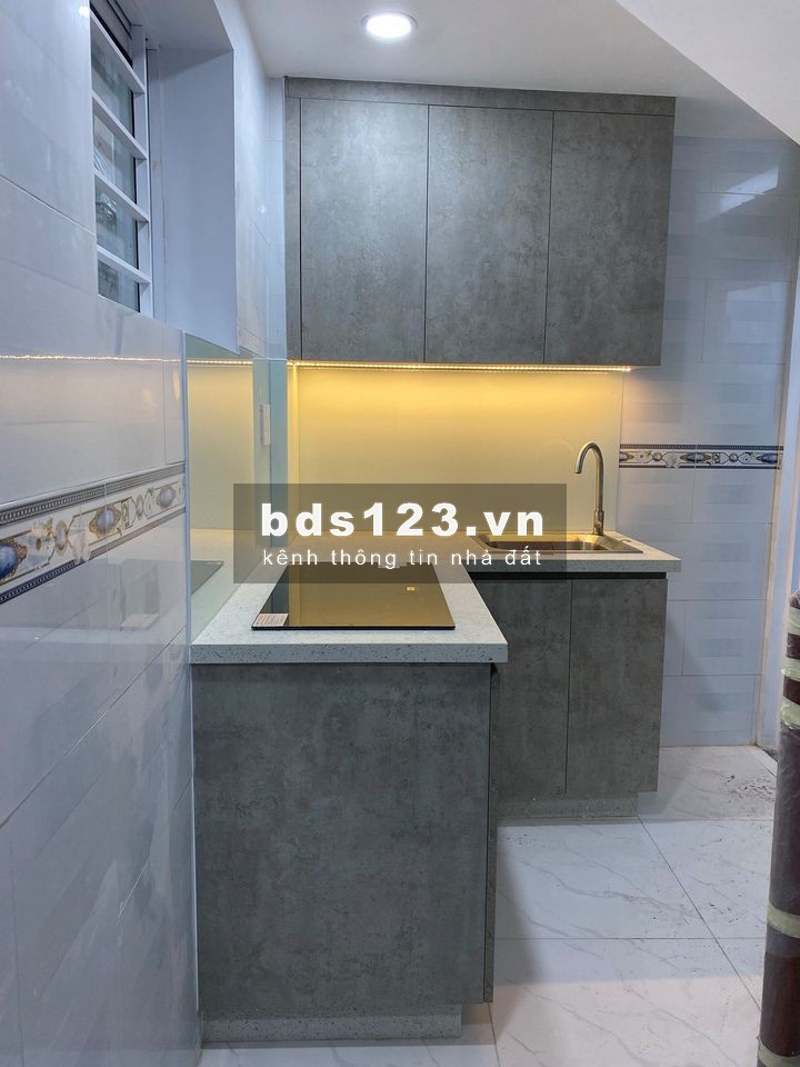 Bán nhà hẻm nhựa 4m2 thẳng 1 trục Lê Văn Sỹ Quận 3 chỉ 2 tỷ 7 (0902664082)