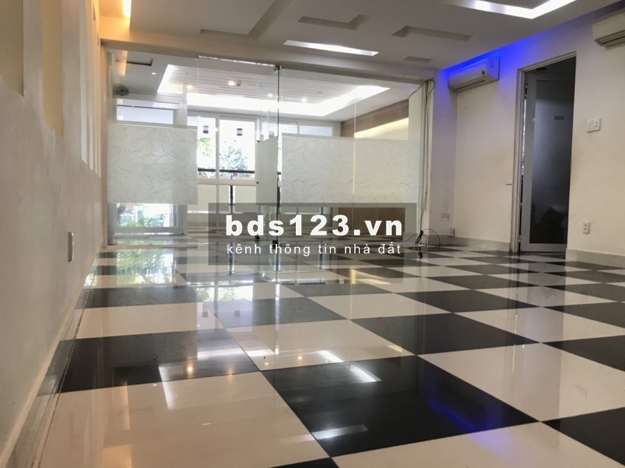 Văn phòng CỰC ĐẸP- 90m2, góc 2 mặt tiền, có sân trước và sau, kế bên ĐH Văn Lang CS3