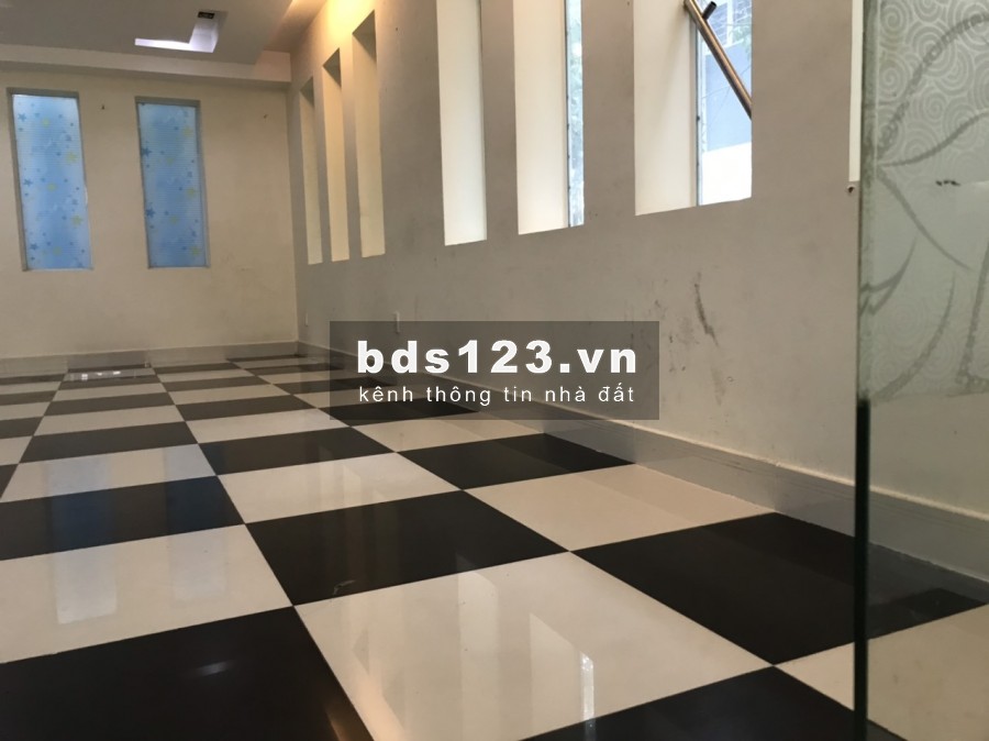 Văn phòng CỰC ĐẸP- 90m2, góc 2 mặt tiền, có sân trước và sau, kế bên ĐH Văn Lang CS3