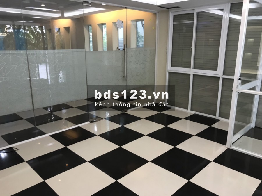 Văn phòng CỰC ĐẸP- 90m2, góc 2 mặt tiền, có sân trước và sau, kế bên ĐH Văn Lang CS3