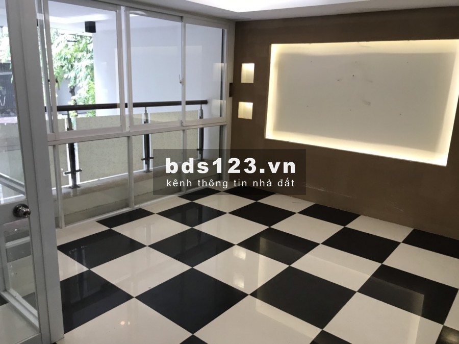 Văn phòng CỰC ĐẸP- 90m2, góc 2 mặt tiền, có sân trước và sau, kế bên ĐH Văn Lang CS3