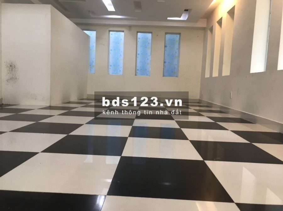 Văn phòng CỰC ĐẸP- 90m2, góc 2 mặt tiền, có sân trước và sau, kế bên ĐH Văn Lang CS3