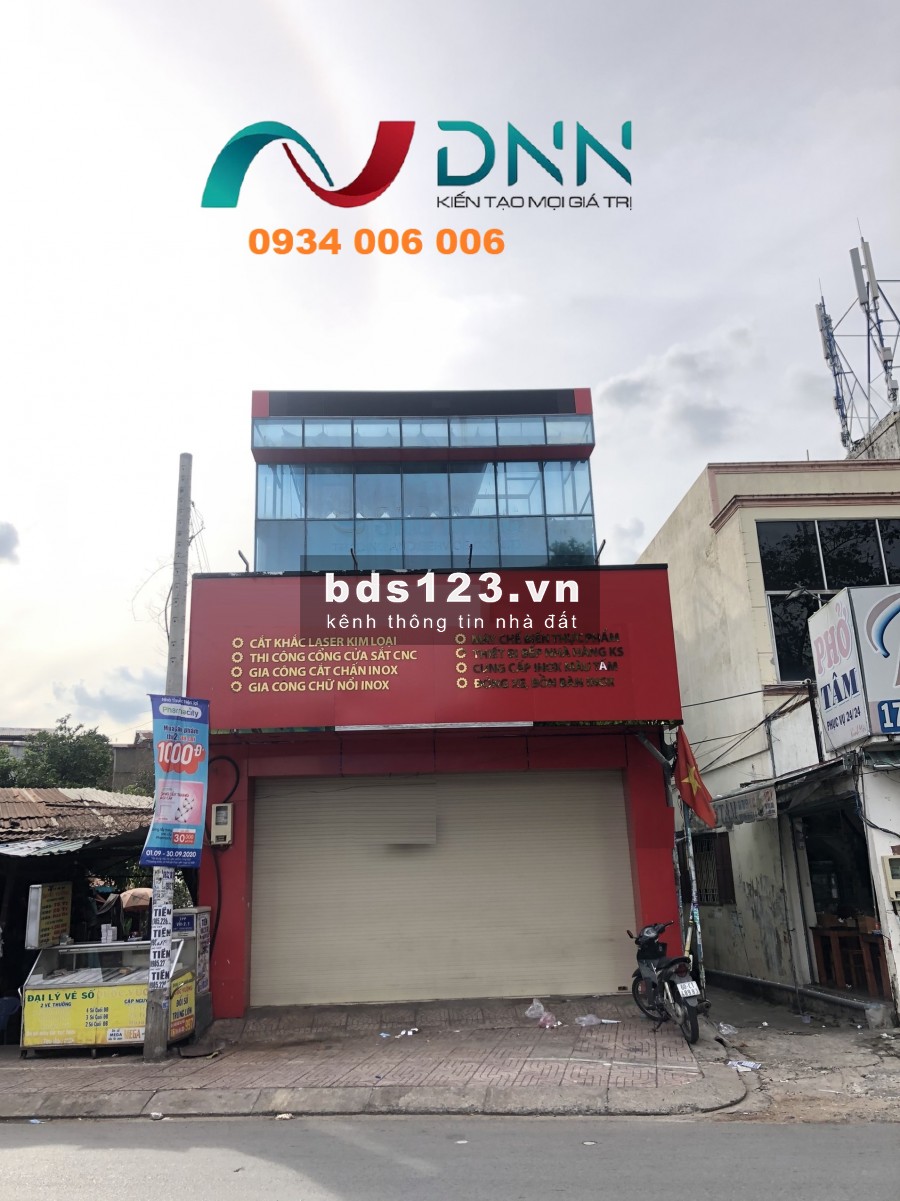 Nhà Mặt Tiền Đường Trường Sơn, Gần sân bay, trường học