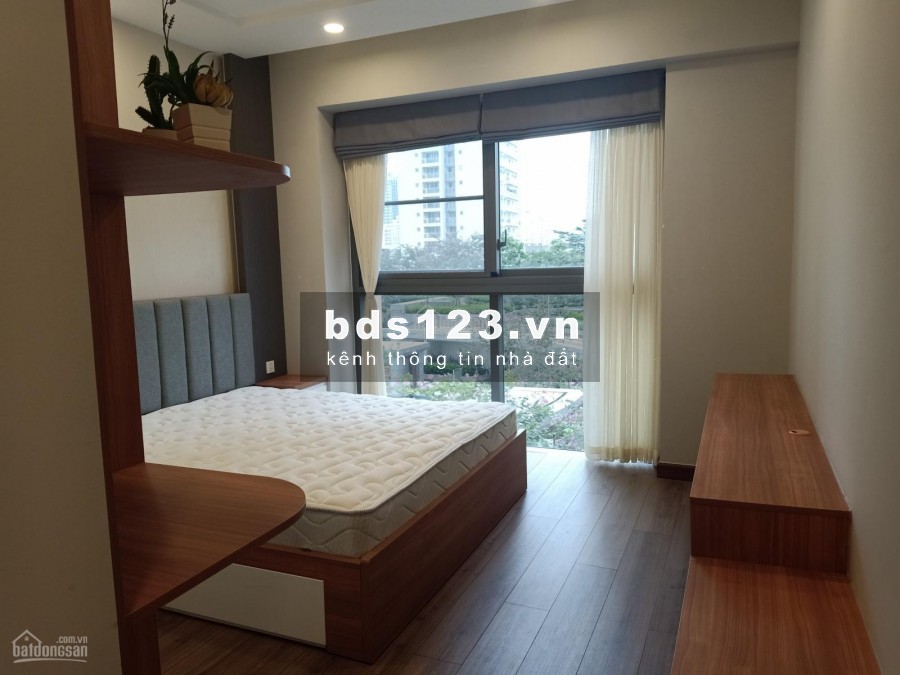 Chính chủ có căn hộ rộng 135m2, 3 PN, view thoáng, cc Riverpark Premier, giá 40 triệu/tháng, LHCC
