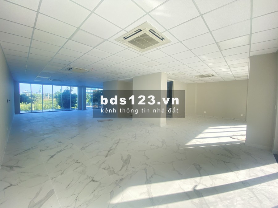 Cần cho thuê văn phòng sala 1000m2 giá tốt 210 triệu/tháng