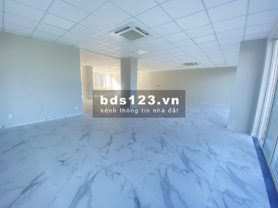 Cần cho thuê văn phòng sala 1000m2 giá tốt 210 triệu/tháng