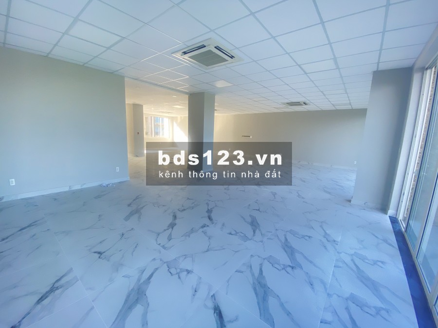 Cần cho thuê văn phòng sala 1000m2 giá tốt 210 triệu/tháng