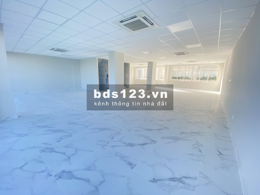 Cần cho thuê văn phòng sala 1000m2 giá tốt 210 triệu/tháng