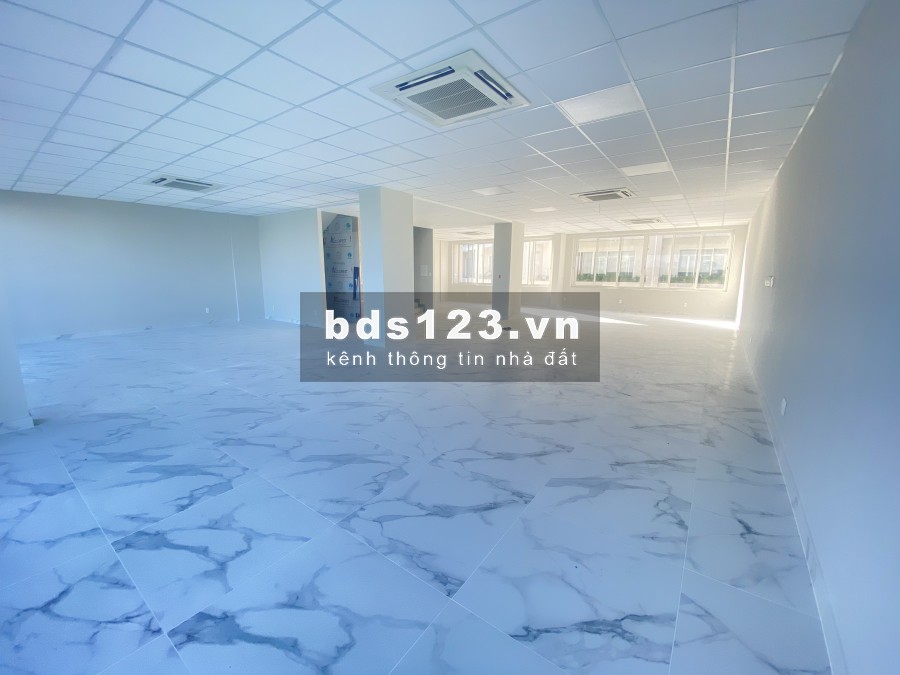 Cần cho thuê văn phòng sala 1000m2 giá tốt 210 triệu/tháng