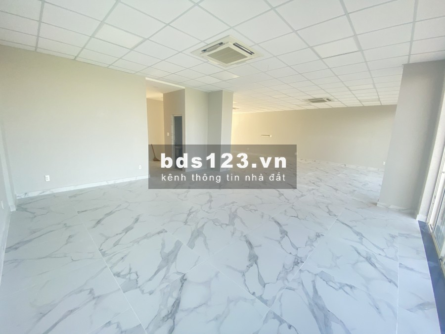 Cần cho thuê văn phòng sala 1000m2 giá tốt 210 triệu/tháng