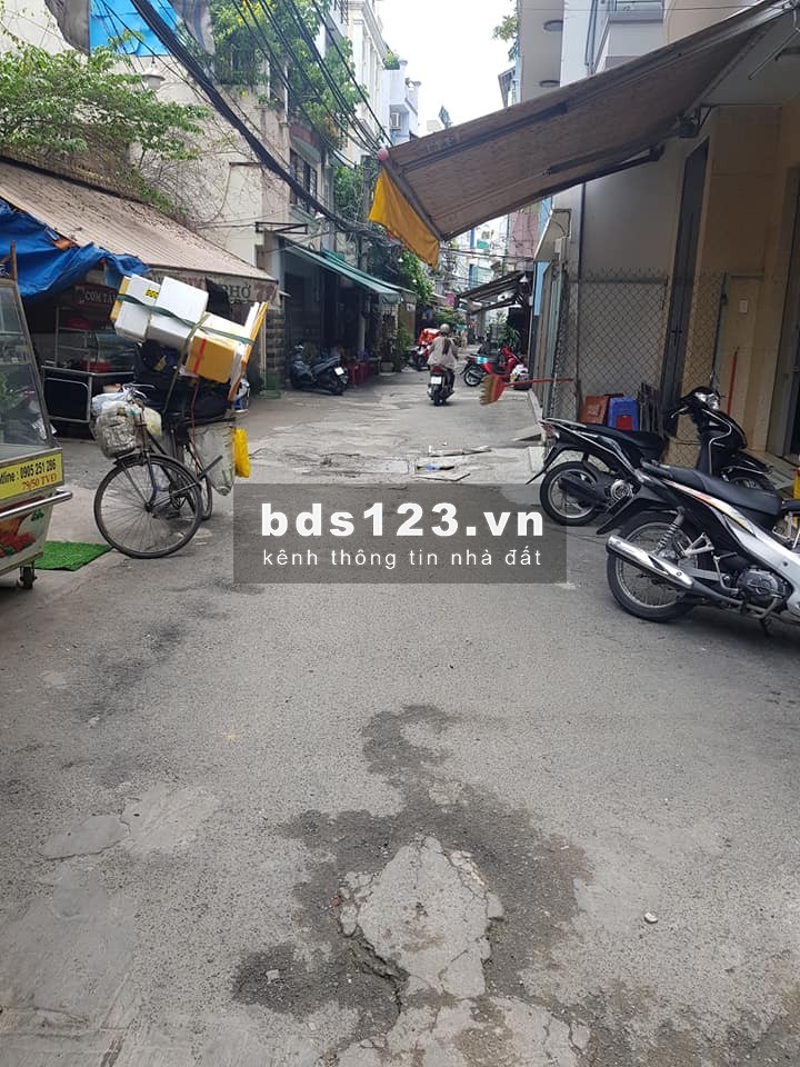 Cần vốn bán gấp nhà ngang 4m mt 5m Hoàng Sa Quận 3 chỉ còn 1 tỷ 85 (0902664082)