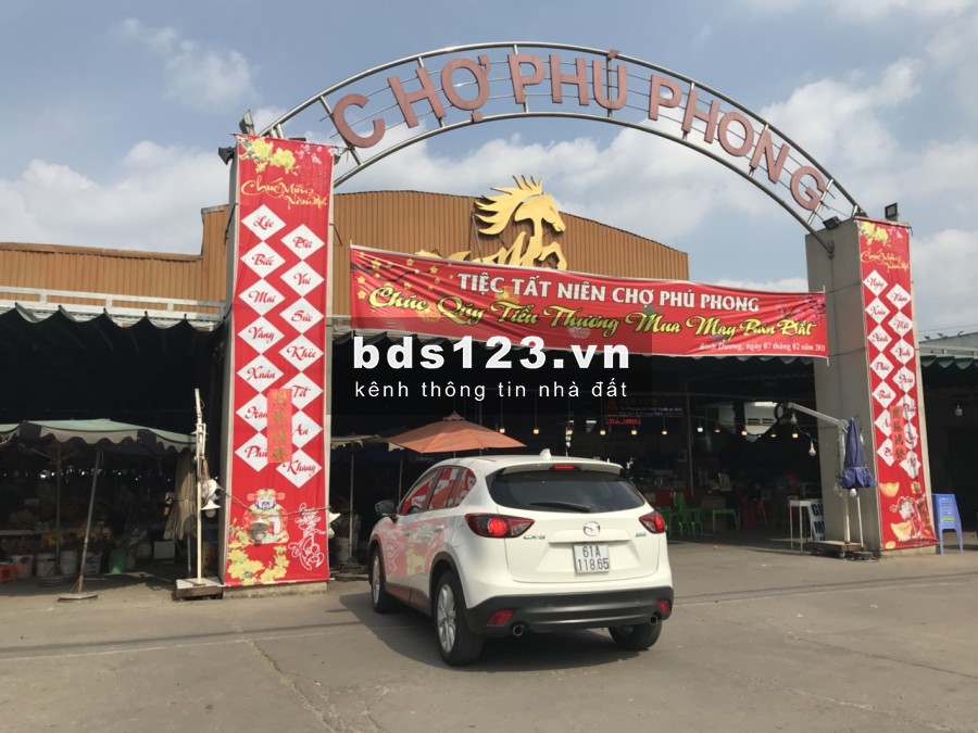 Sang gấp nền đất 100m2 ngay gần ngã tư Miếu Ông Cù, giá 1.4 tỷ, SHR. LH 0394.428.926
