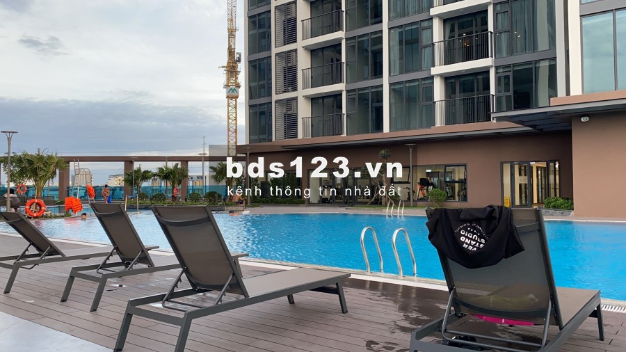 Chuyển nhượng căn góc giá tốt nhất tháp HR1 Eco Green 2PN, 65m2 full nội thất, view sông LH 0915488665