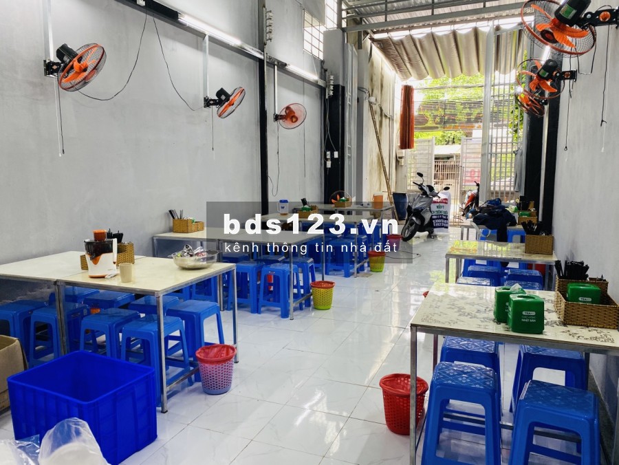 Sang quán ăn 100m2, mặt bằng 8 triệu / 1 tháng