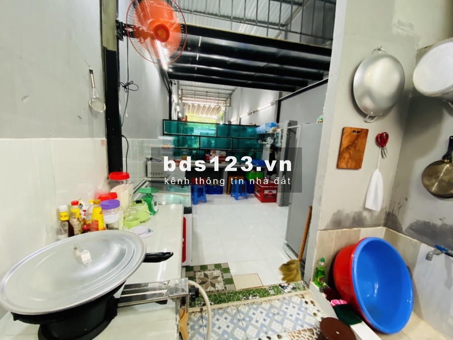 Sang quán ăn 100m2, mặt bằng 8 triệu / 1 tháng