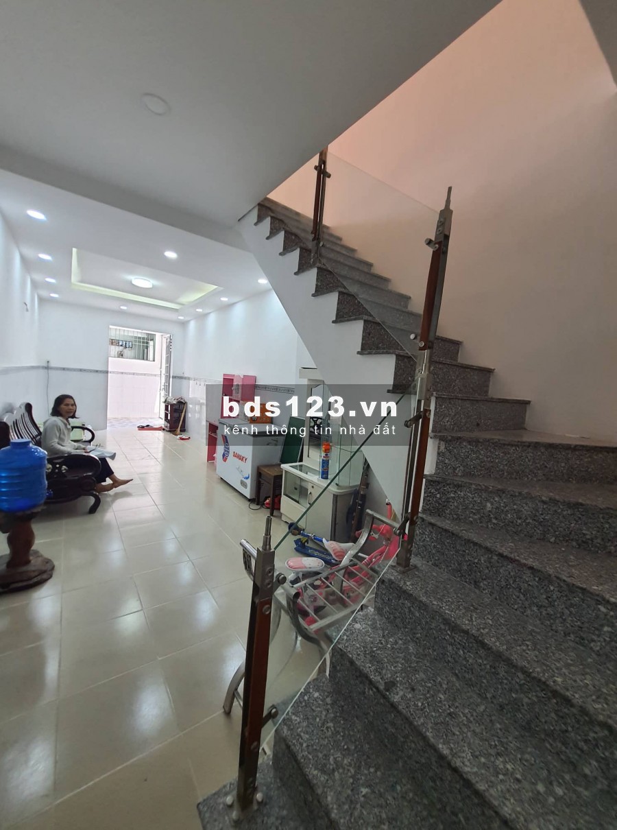NHÀ DIỆN TÍCH 45M2 GIÁ 4 TỶ, CÁCH PHẠM VĂN ĐỒNG 30M, F1, GÒ VẤP.