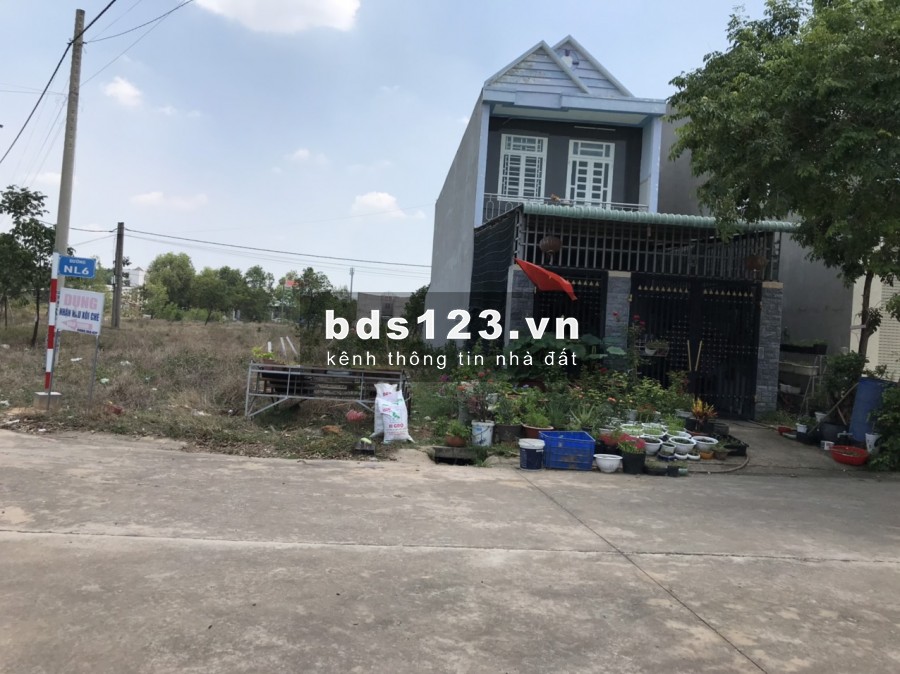 Đất chính chủ nhượng hết để về quê chăm sóc ba mẹ và làm ăn. Giá chỉ 850tr/100m2.