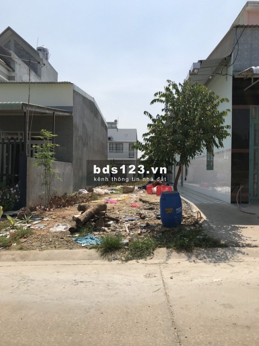 Đất chính chủ nhượng hết để về quê chăm sóc ba mẹ và làm ăn. Giá chỉ 850tr/100m2.