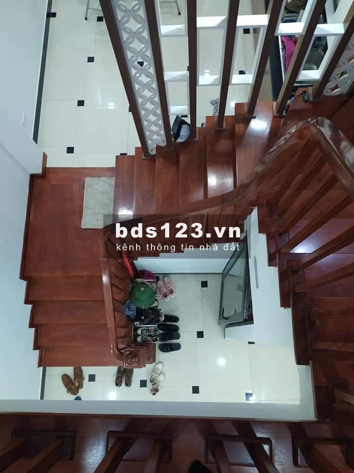 BÁN NHÀ TÂY HỒ LÔ GÓC, 2 Ô TÔ TRÁNH, GARA, KHU NGOẠI GIAO ĐOÀN, 52MX5T, 6.5 TỶ