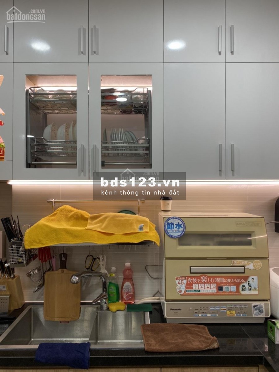 Chính chủ cần cho thuê căn hộ 65m2, 2 PN, có sẵn nội thất, dtsd 100%, cc Saigon Gateway, giá 6.5 triệu/tháng