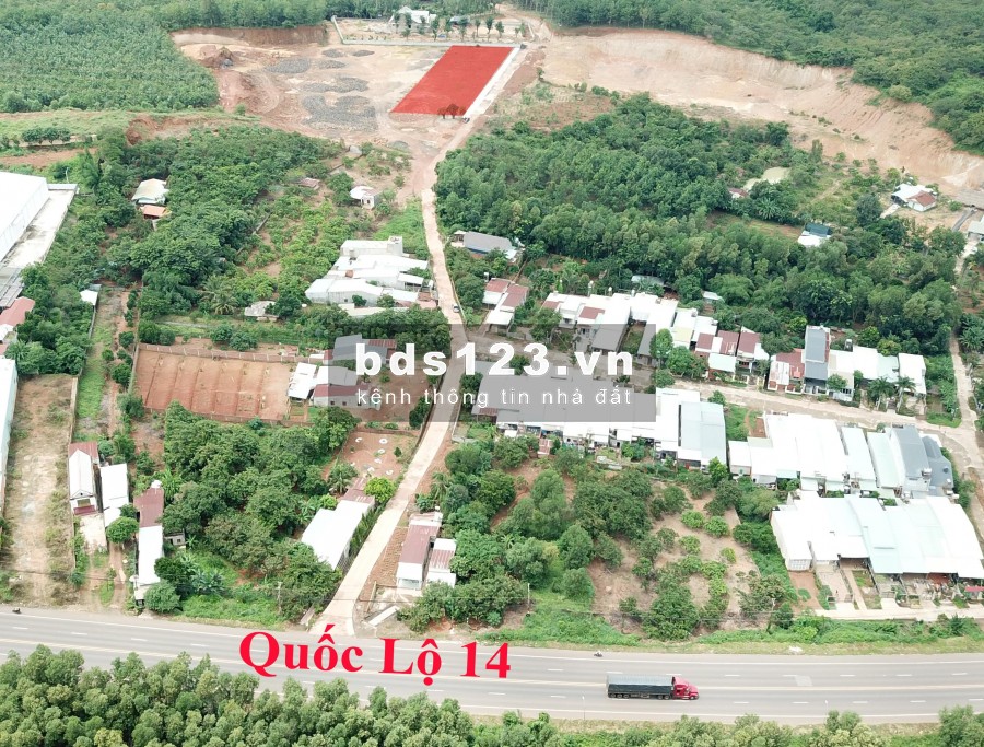 Gia đình cần bán 210m2 mặt tiền đường 8m gần chợ giá 580 triệu.