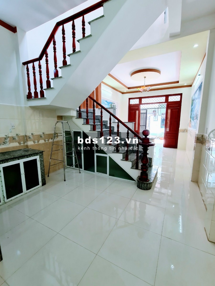 Bán gấp nhà sổ riêng 90m2 ,phường Thái Hòa, Tân Uyên đường ô tô.Bank hổ trợ