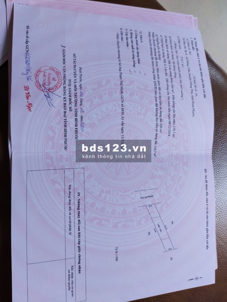 Gia đình cần bán 210m2 mặt tiền đường 8m gần chợ giá 580 triệu.