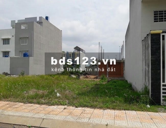 Cần bán gấp lô đất 80m2 mặt tiền Ba Vân, Phường 13 Tân Bình, SHR, dân cư hiện hữu.Giá chỉ 2.5 tỷ/ nền