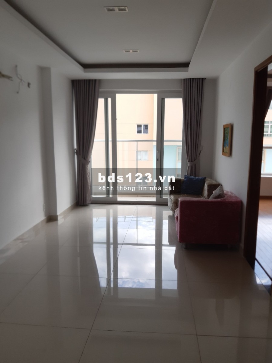 Căn hộ chung cư Sky Center 2 phòng ngủ 80m2 nội thất cơ bản (rèm, máy lạnh, bếp) 12Tr