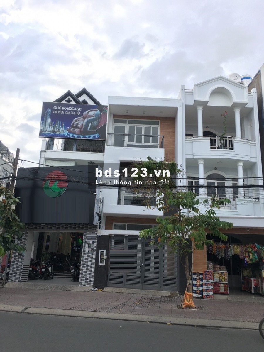 Mặt Tiền Đường Tên Lửa,. DT: 4.5 x 20 trống suốt KD tốt