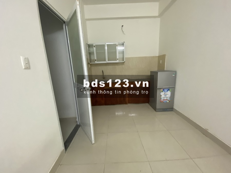 Phòng trọ diện tích 35m2 có 1PN + 1PK + 1WC, đường Nguyễn Văn Quá, Q.12