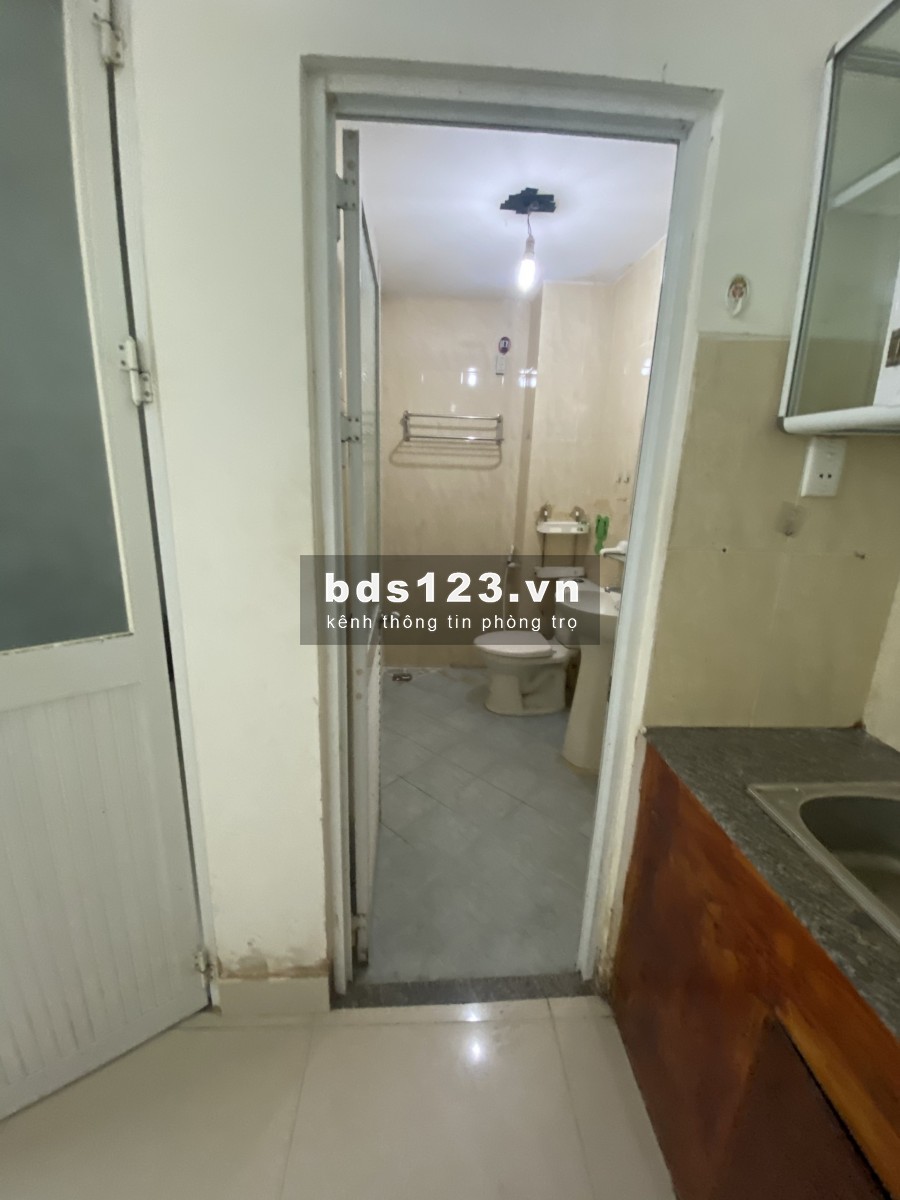 Phòng trọ diện tích 35m2 có 1PN + 1PK + 1WC, đường Nguyễn Văn Quá, Q.12