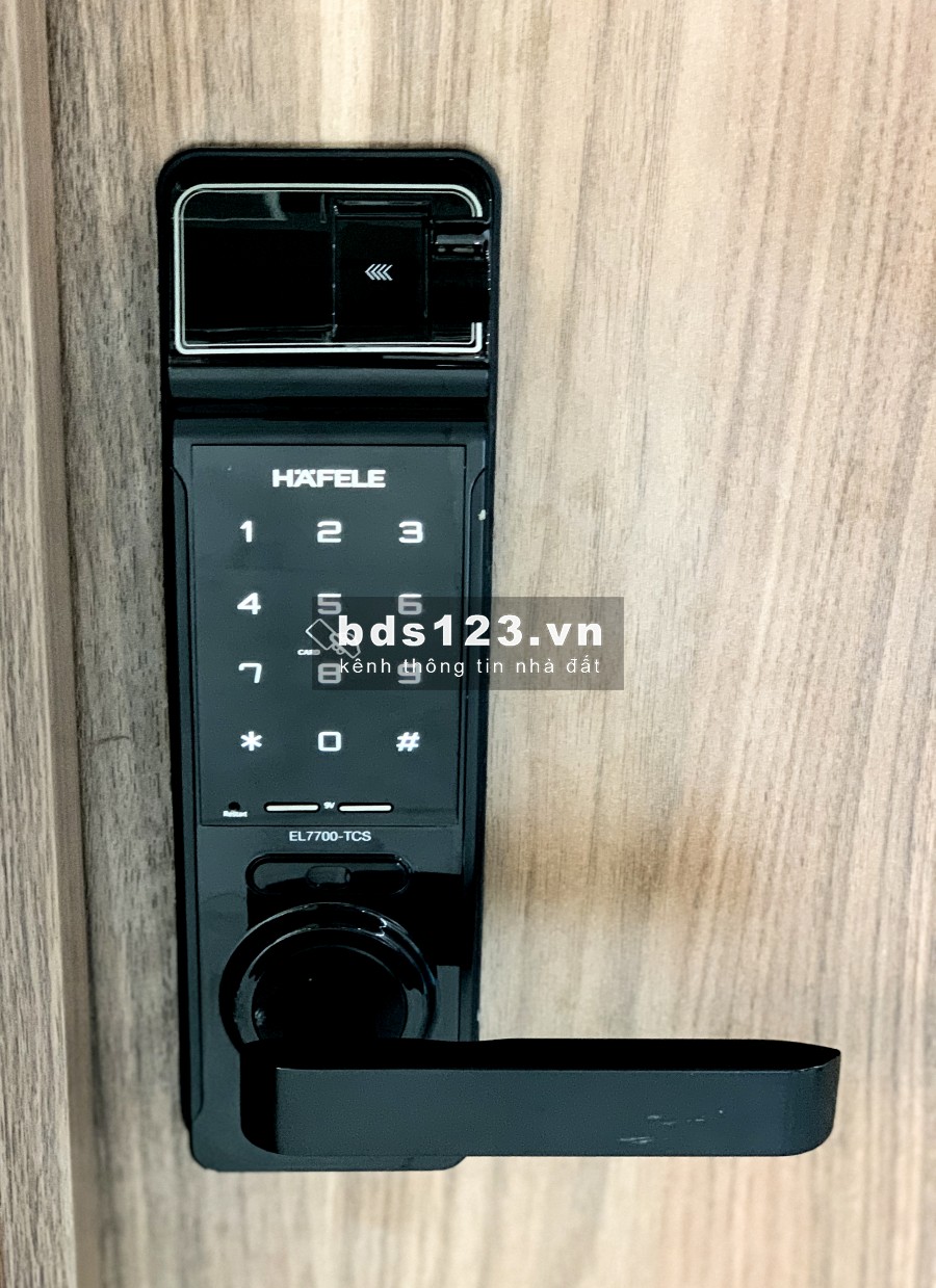 Chủ nhà cần tiền bán gấp căn B.17.09 = 74.5m2. Tầng cao, view sông. Nội thất cao cấp.