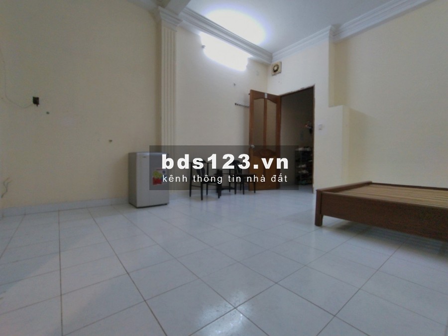 Phòng Tiện Nghi Nội Thất Đầy Đủ, Máy Nóng Lạnh, 4 Người, Gần Vincom