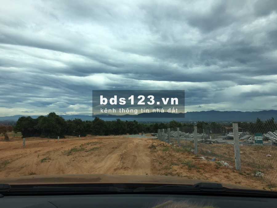 Bán 20,000m2 đất nông nghiệp hồng thái cách kdl bàu trắng 4km đường liên xã 200m thích hợp làm homestay chỉ 80k/m2 Lh 0938677909 Hiền