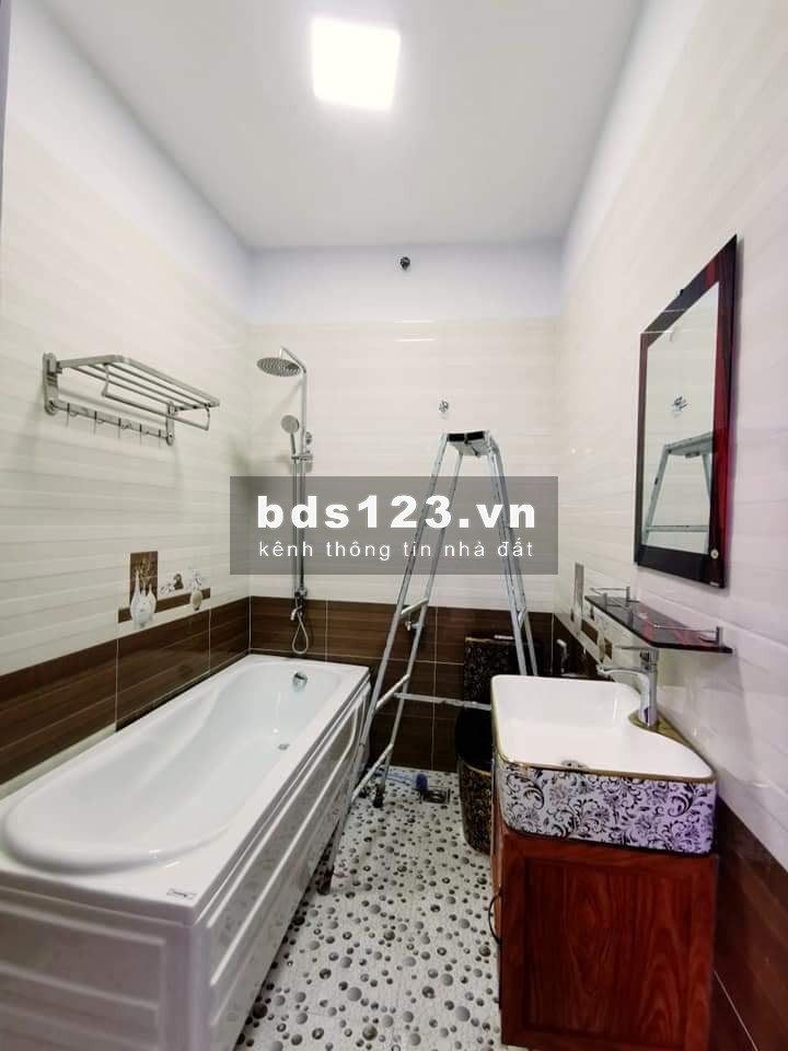 Chính chủ bán gấp nhà “Mặt tiền” 2 tầng, 85m2, HXH tránh, giá rẻ chỉ hơn 4 tỷ.