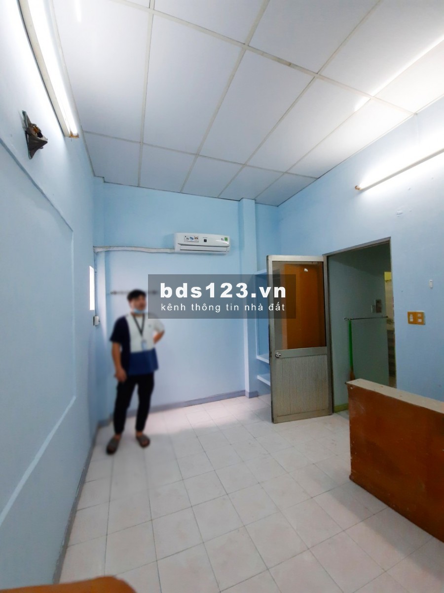 Cho thuê nhà nguyên căn đường Nhất Chi Mai, Phường 13, Tân Bình. 1 trệt 1 lầu 2PN, 10 triệu. Gần Etown Cộng Hòa