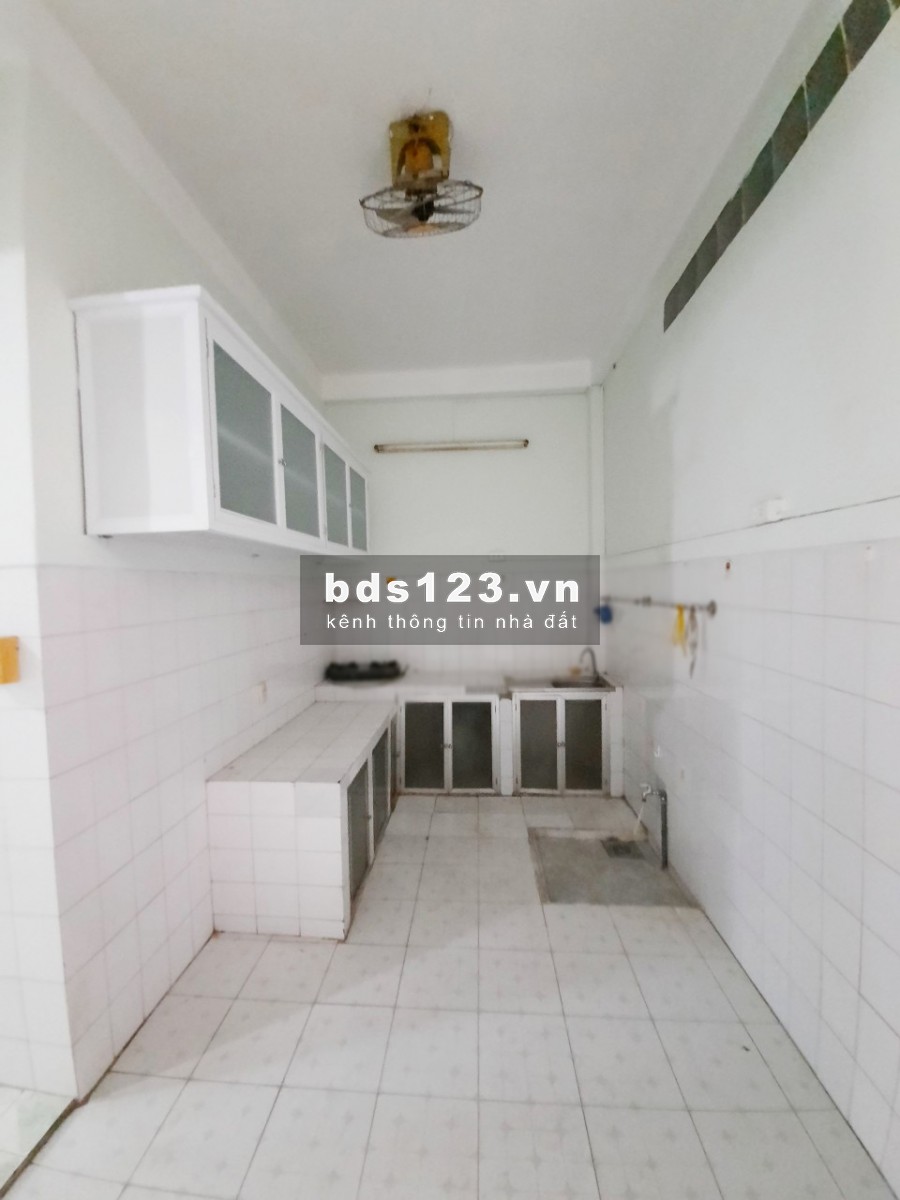 Cho thuê nhà nguyên căn đường Nhất Chi Mai, Phường 13, Tân Bình. 1 trệt 1 lầu 2PN, 10 triệu. Gần Etown Cộng Hòa
