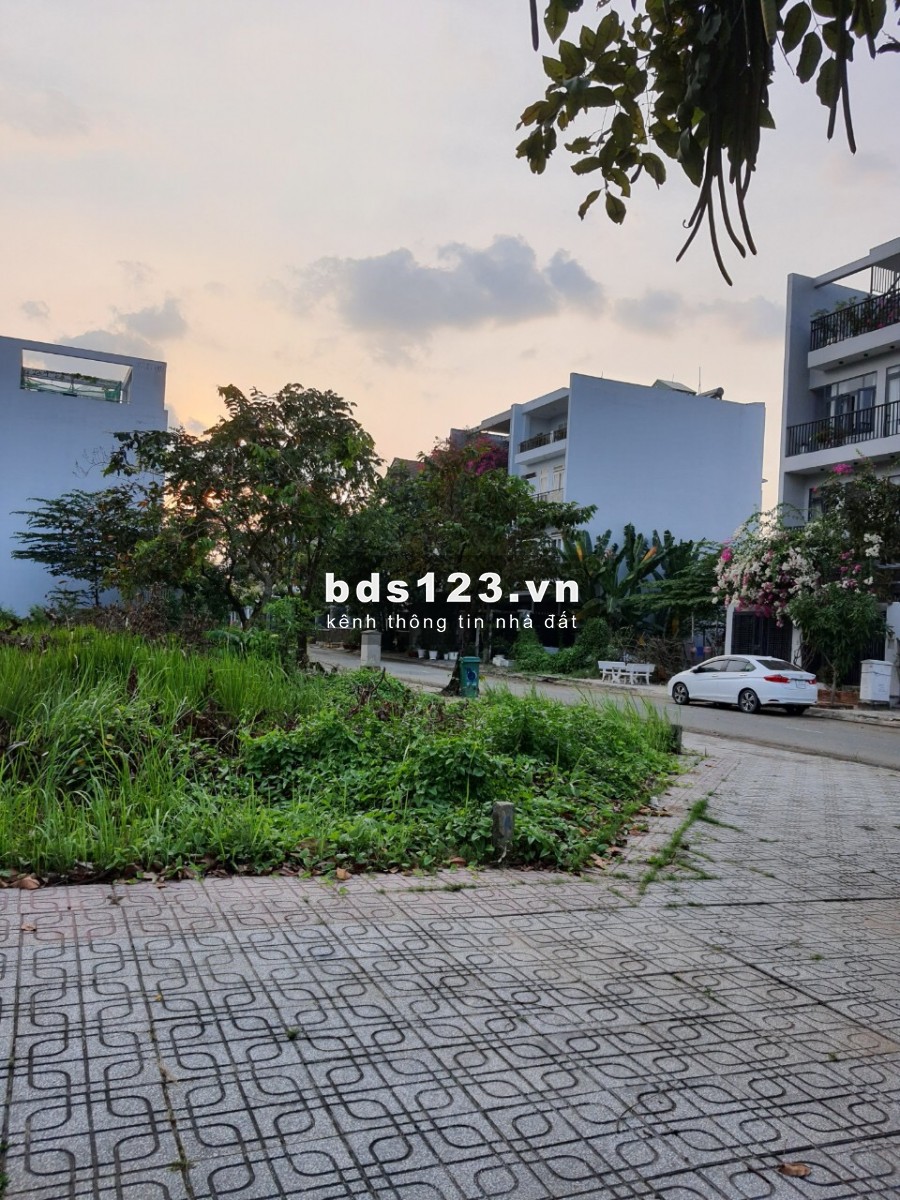 Bán gấp lô đất mặt đường Lê Văn Lương, Tân Phong, Quận 7 giá 1,8 tỷ, gần Lotte Q7
