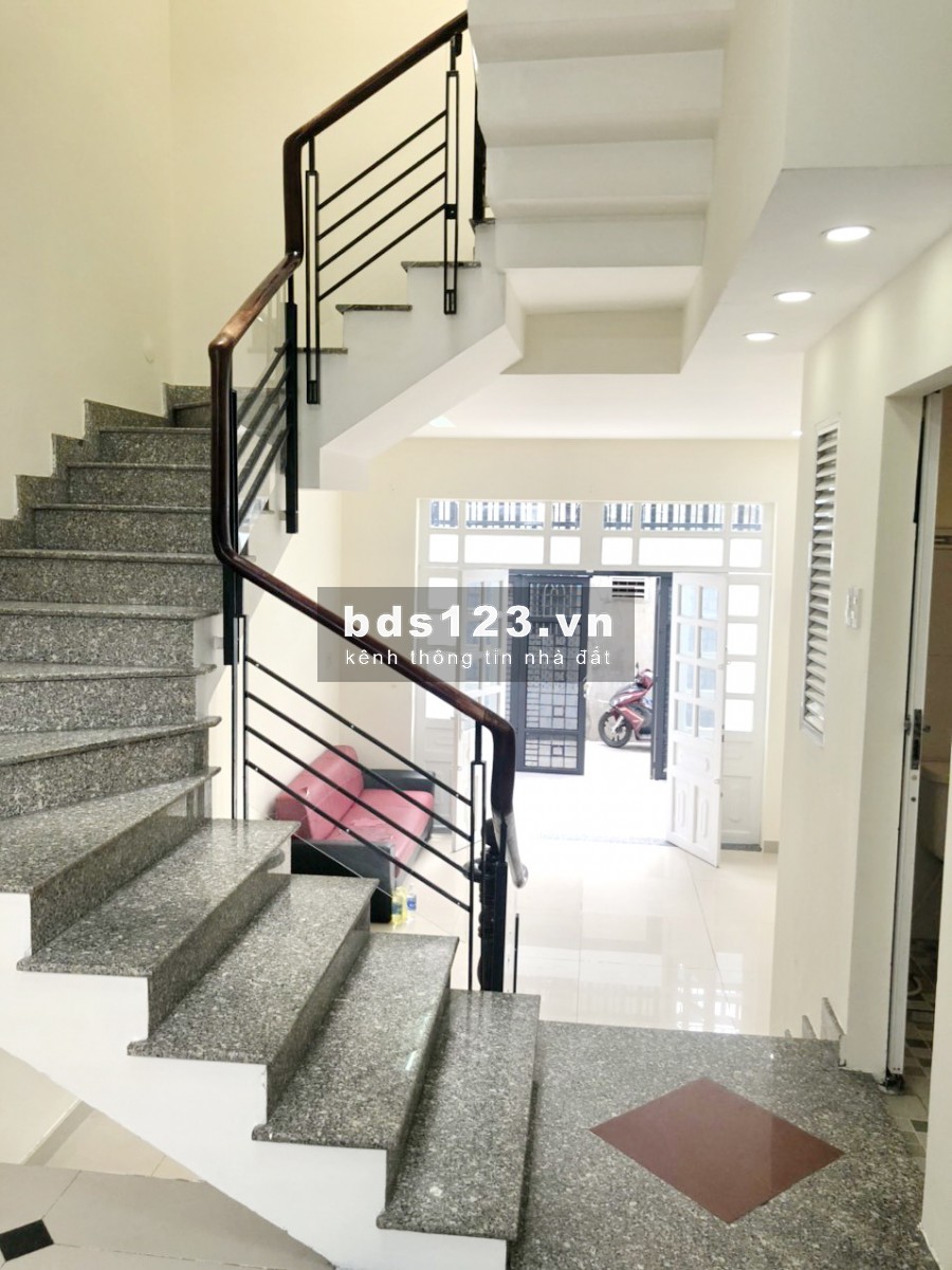 Bán nhà mới 2 lầu hẻm 141 đường Tám Danh Phường 4 Quận 8