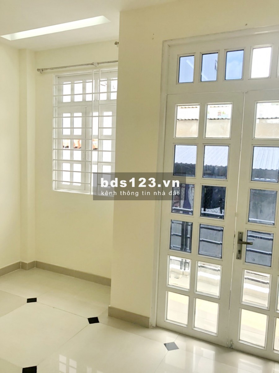 Bán nhà mới 2 lầu hẻm 141 đường Tám Danh Phường 4 Quận 8