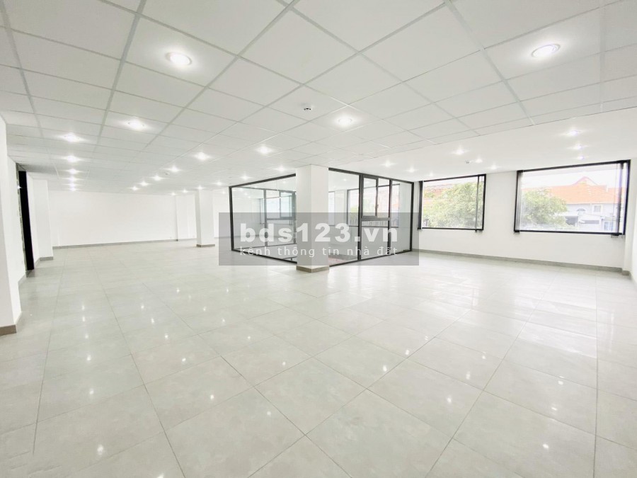 Cho thuê Tòa nhà văn phòng mới 2000m2 hầm 7 lầu 2 mặt tiền trần não Bình An Quận 2