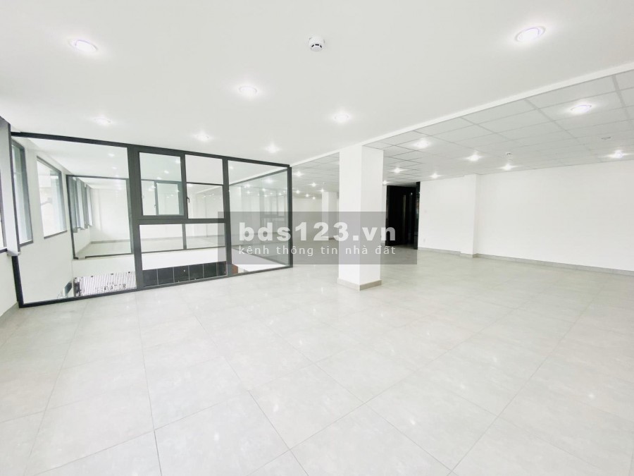 Cho thuê Tòa nhà văn phòng mới 2000m2 hầm 7 lầu 2 mặt tiền trần não Bình An Quận 2