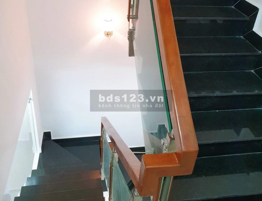 Nhà 5 tầng ôtô đỗ cửa. Tân Kỳ Tân Quý. (Gần ĐH CNTP). 4,6 tỷ