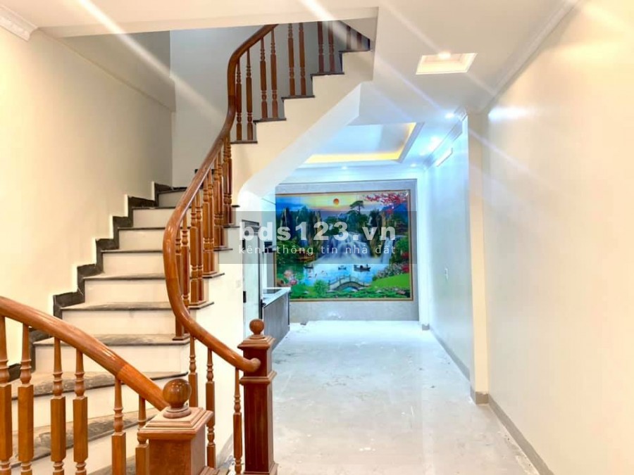 Bán nhà đẹp Nguyễn Văn Cừ,Ngọc lâm 44m2, 5 tầng, ô tô đỗ, gần cầu chương dương chỉ 3.35 tỷ