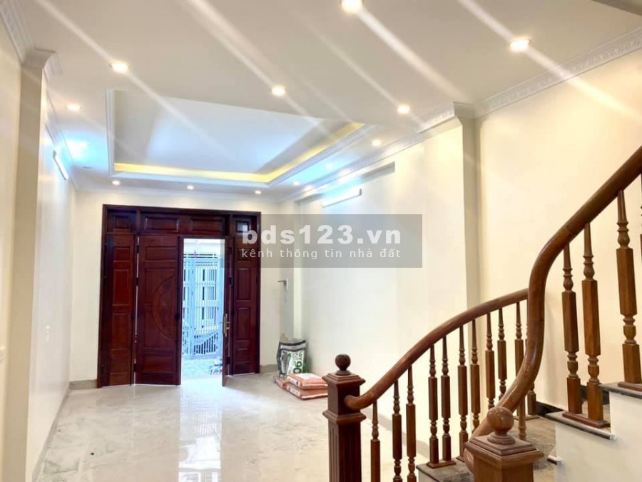 Bán nhà đẹp Nguyễn Văn Cừ,Ngọc lâm 44m2, 5 tầng, ô tô đỗ, gần cầu chương dương chỉ 3.35 tỷ