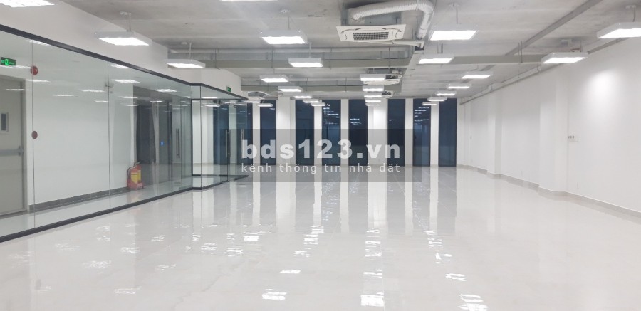 Cho thuê Tòa nhà văn phòng Hầm 5 lầu sàn trống suốt 1350m2 Trần não Bình An Quận 2