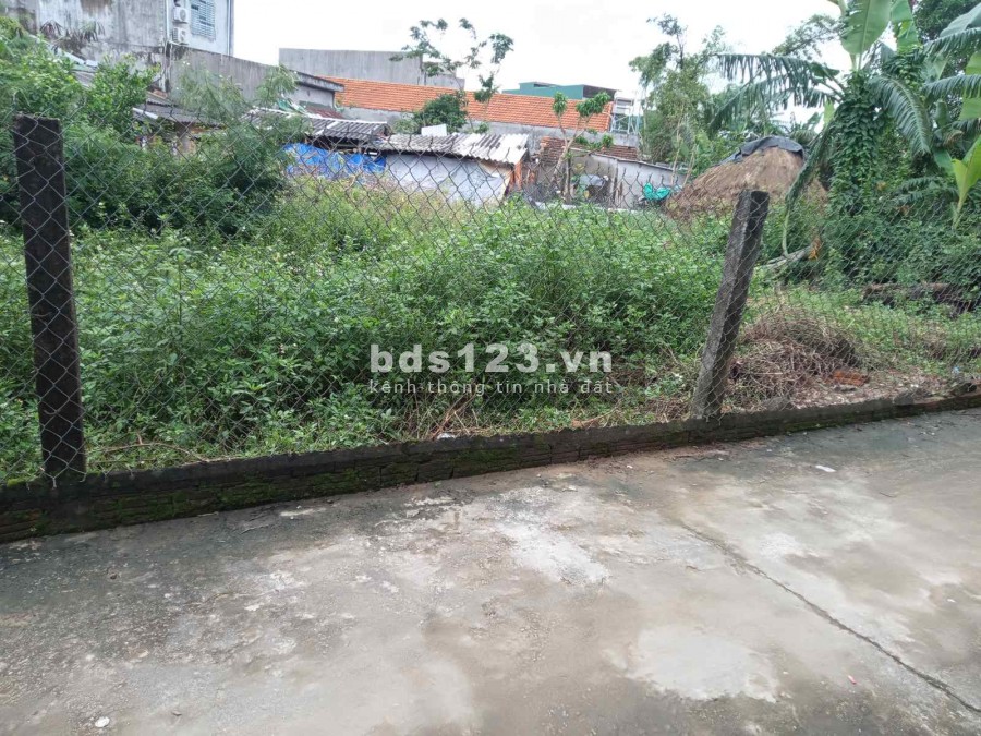 Bán lô đất hẻm Trần Văn Trà, phường Trương Quang Trọng. đường ô tô, lh 0934 192 309 Khanh