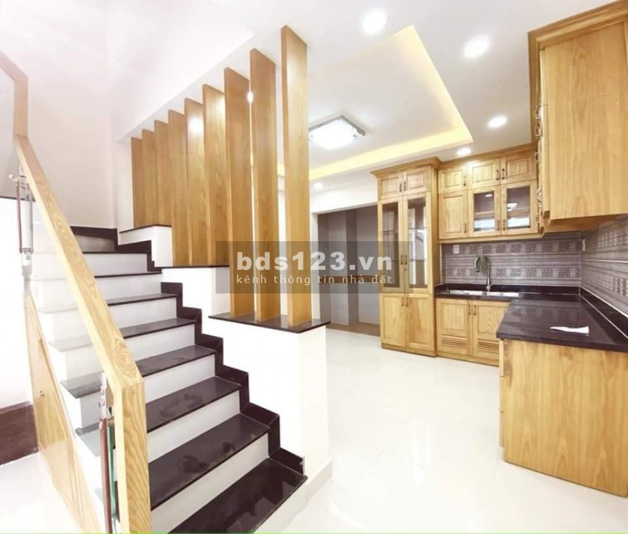 1. Bán nhà 4 tầng đường 3-2, Quận 10, Giá rẻ. Hẻm xe hơi. 60m2