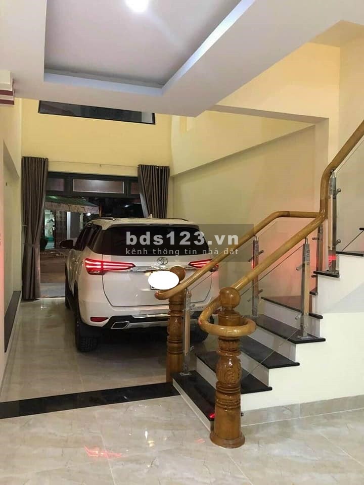 1. Bán nhà 4 tầng đường 3-2, Quận 10, Giá rẻ. Hẻm xe hơi. 60m2